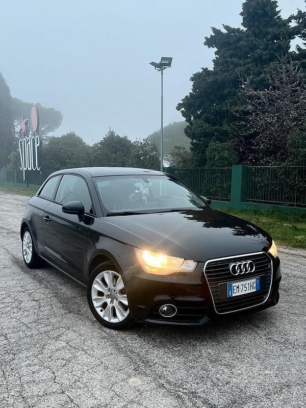 Usata Audi A1 Attraction 105 CV (77 kW) 2012 Nero Utilitaria