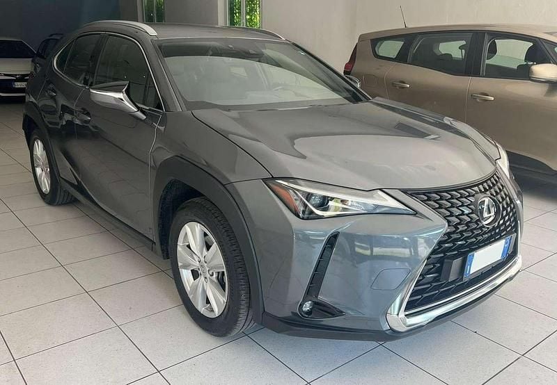 Grigio Usata 2021 Lexus UX 250h Business Edition SUV | 21.990 € (Ottimo prezzo) - Immagine 1/4