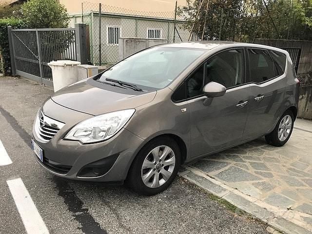Marrone Usata 2011 Opel Meriva Monovolume | 3900 € (Buon prezzo) - Immagine 1/4