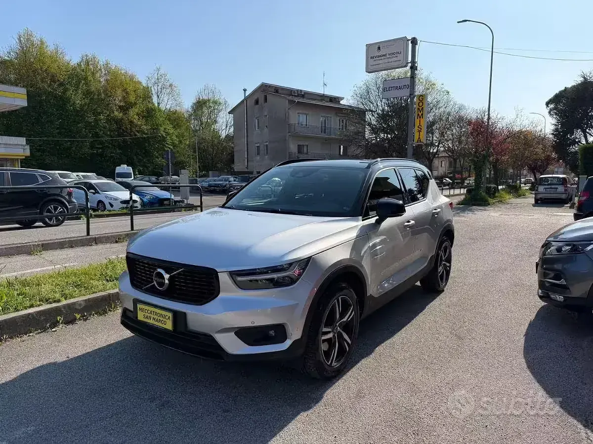 Usata Volvo XC40 R-Design 190 CV (139 kW) 2018 Grigio chiaro SUV