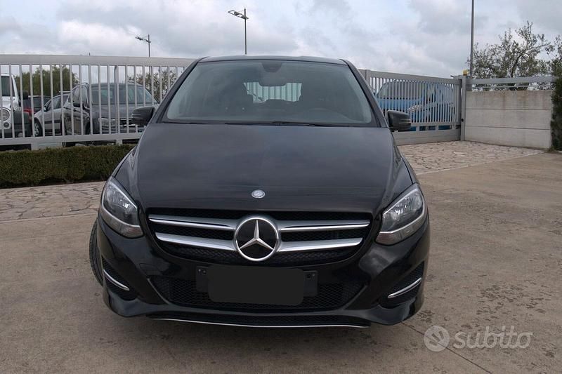 Usata Mercedes B180 Business 109 CV (80 kW) 2016 Nero Utilitaria