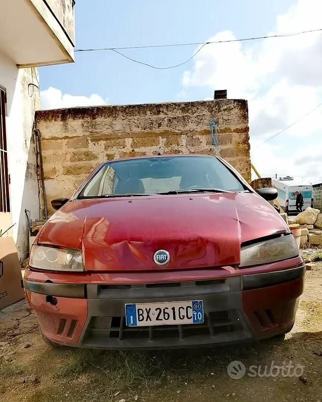 Usata Fiat Punto 80 CV (58 kW) 2001 Rosso Utilitaria