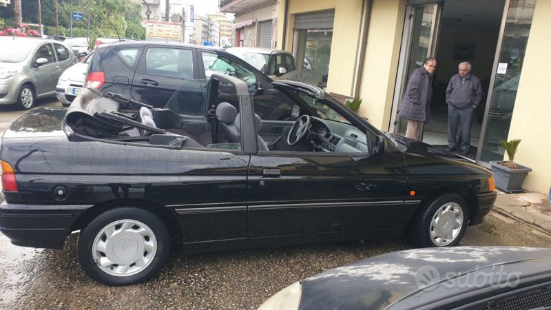 Usata Ford Escort Cabriolet 105 CV (77 kW) 1992 Nero Cabrio