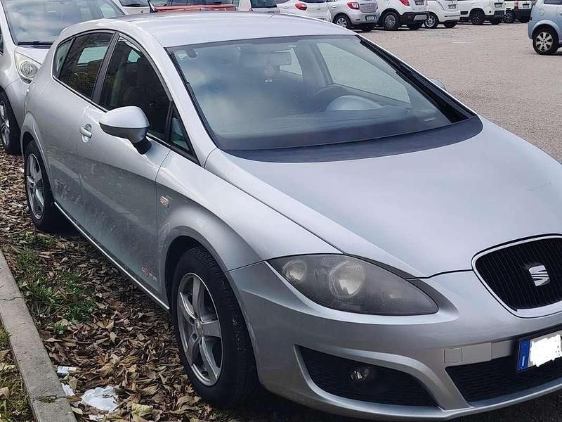 Argento Usata 2011 Seat Leon Sport Tre volumi | 3900 € (Buon prezzo) - Immagine 1/4