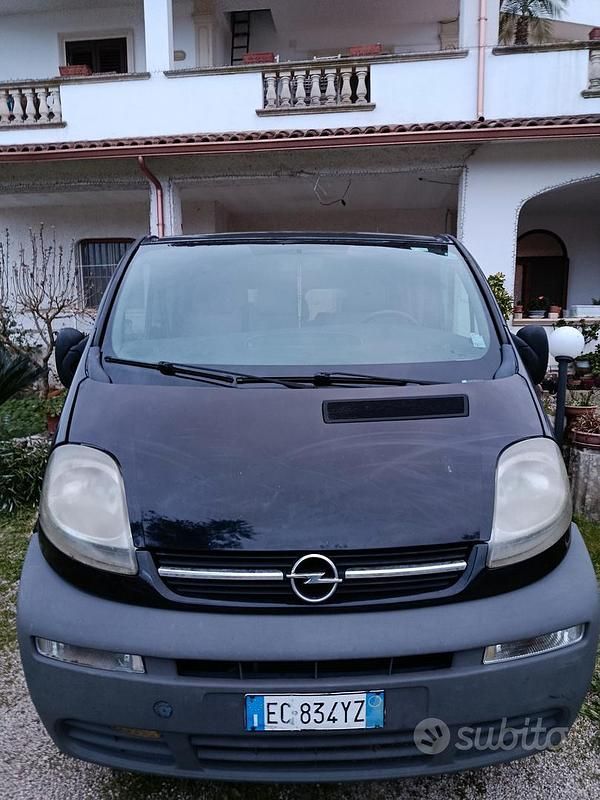 Usata Opel Vivaro 100 CV (73 kW) 2005 Nero Monovolume