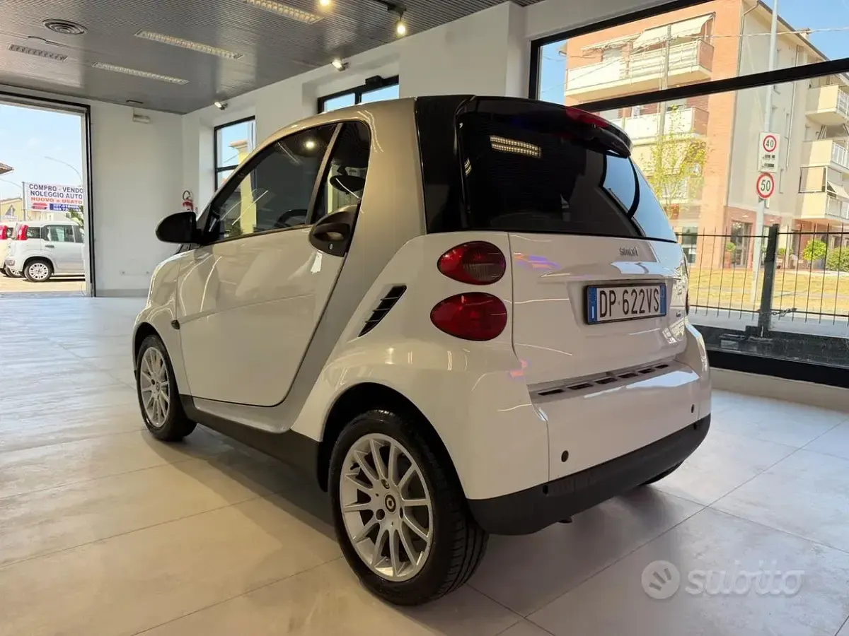 Usata Smart ForTwo Cabrio Pure 45 CV (33 kW) 2008 Bianco Cabrio