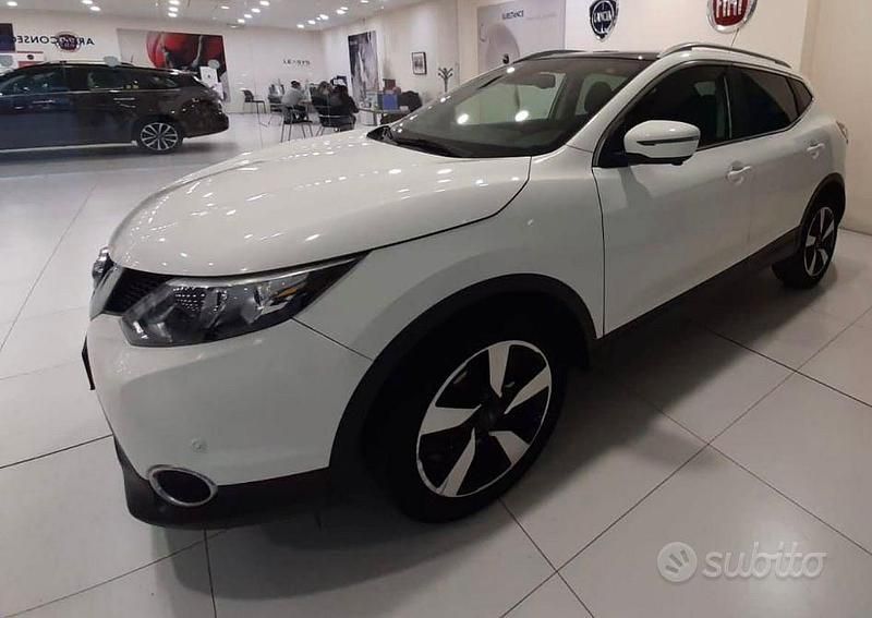 Usata Nissan Qashqai Tekna 131 CV (96 kW) 2016 Bianco SUV