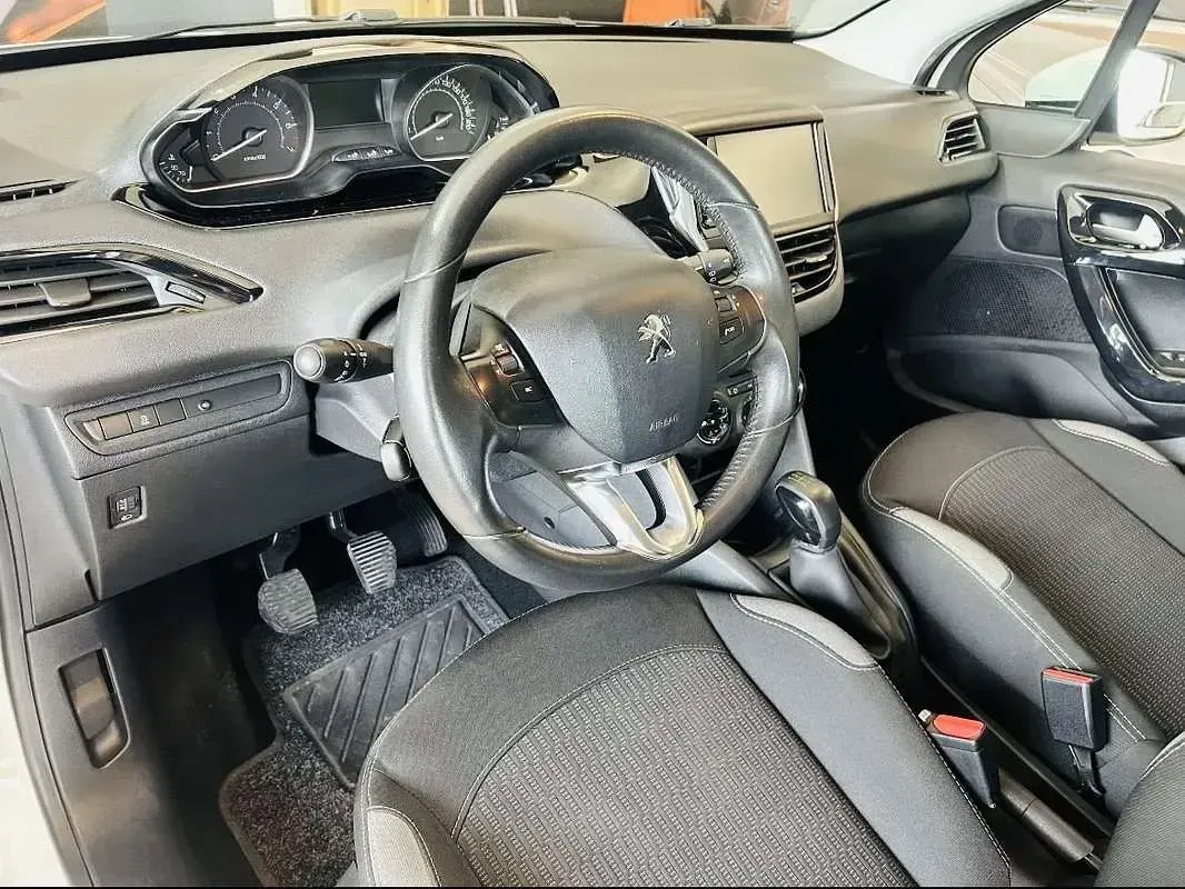 Usata Peugeot 208 82 CV (60 kW) 2016 Utilitaria