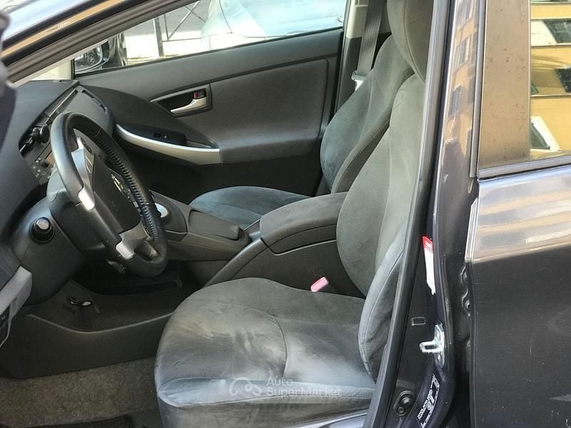 Usata Toyota Prius 136 CV (100 kW) 2010 Gray Berlina