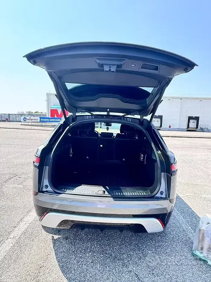 Usata Land Rover Range Rover Velar R-Dynamic 241 CV (177 kW) 2019 Grigio SUV