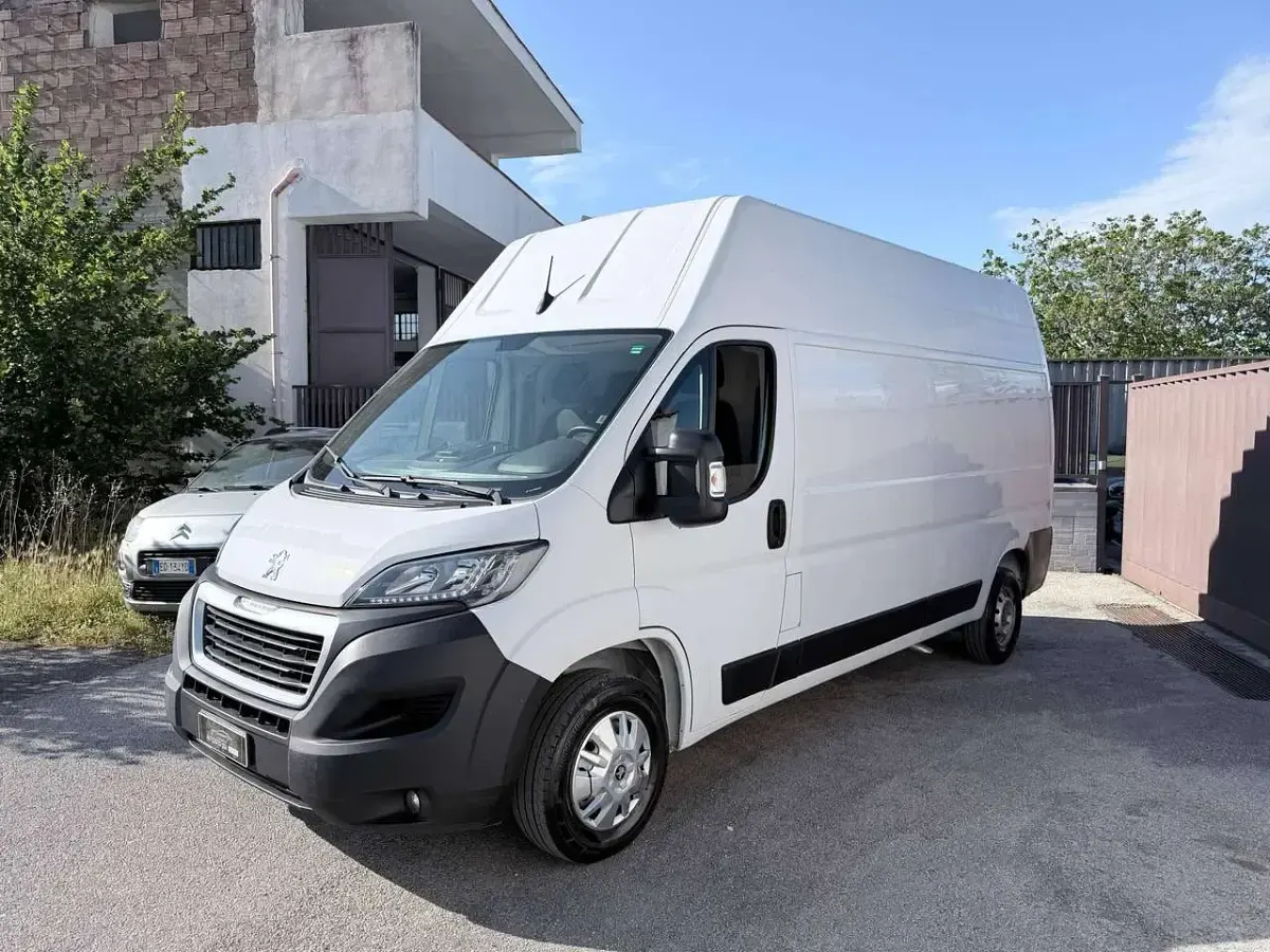 Gebraucht Peugeot Boxer Premium 151 PS (111 kW) 2022 Weiß Van