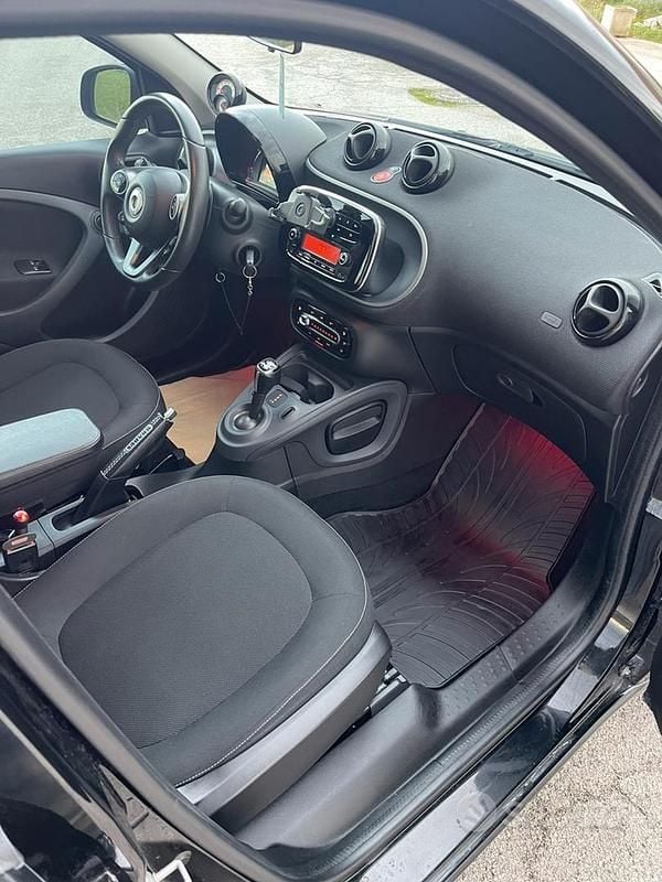 Usata Smart ForFour 71 CV (52 kW) 2019 Nero Utilitaria