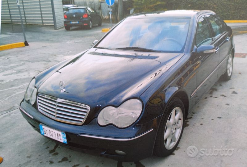 Usata Mercedes C220 143 CV (105 kW) 2002 Blu Berlina