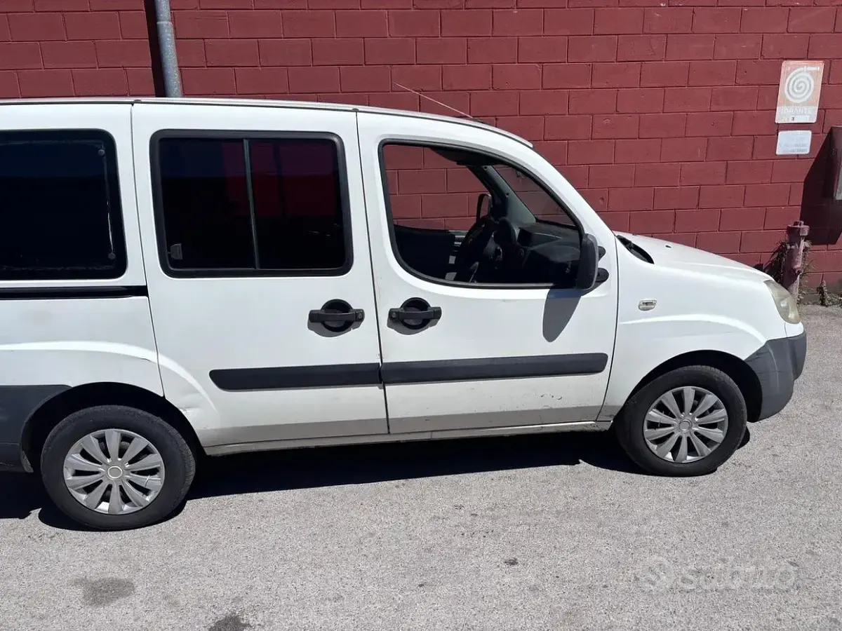 Käytetty Fiat Doblò 103 HP (75 kW) 2008 Valkoinen Tila-auto