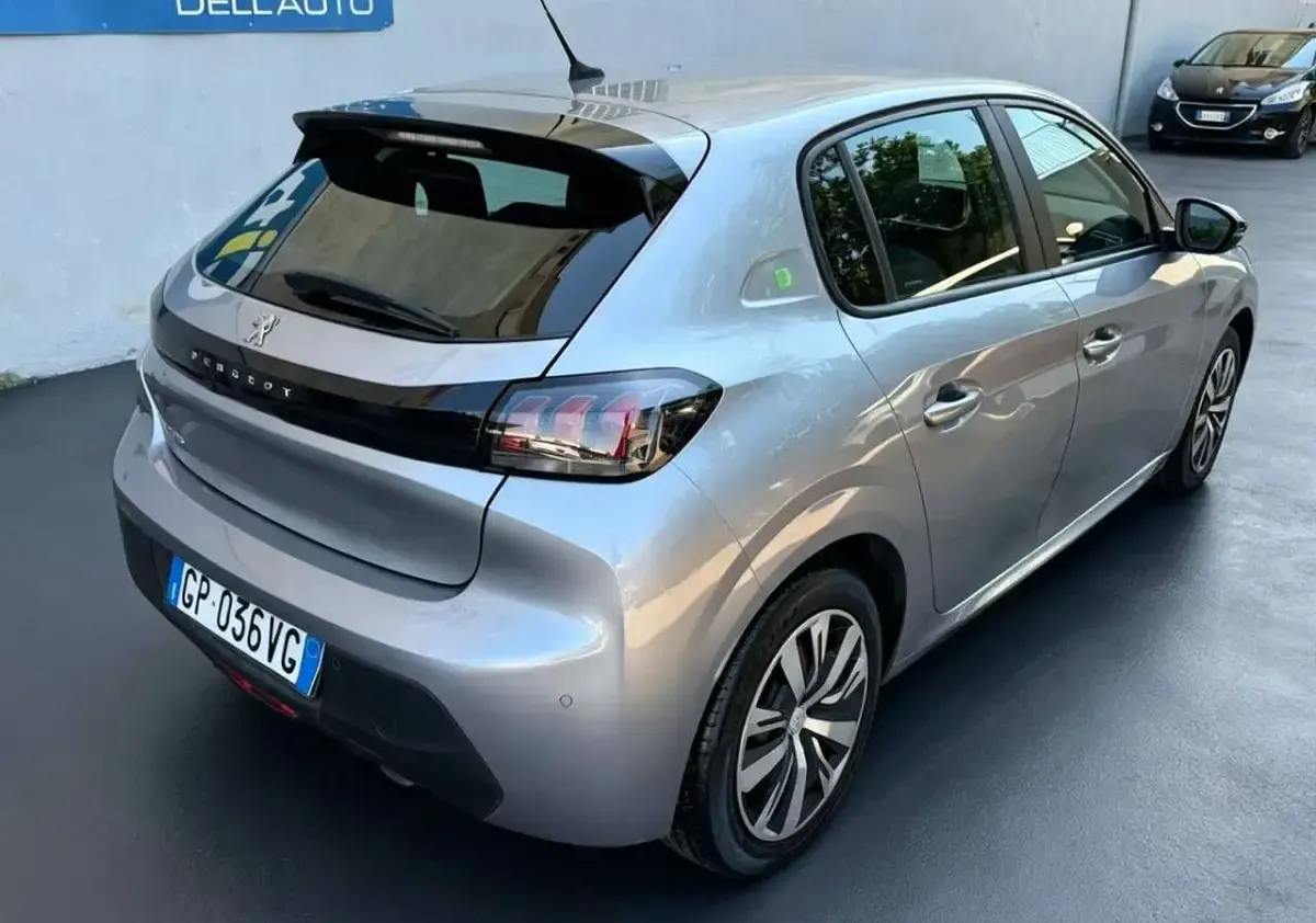 Usata Peugeot 208 Active 101 CV (74 kW) 2023 Grigio Utilitaria