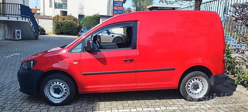 Usata VW Caddy 102 CV (75 kW) 2015 Rosso Monovolume