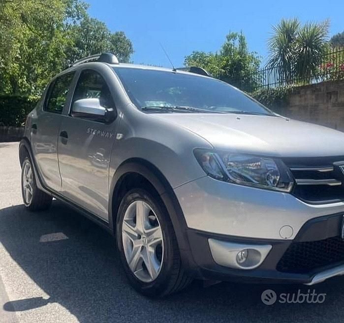 Usata Dacia Sandero Stepway 90 CV (66 kW) 2015 Grigio SUV