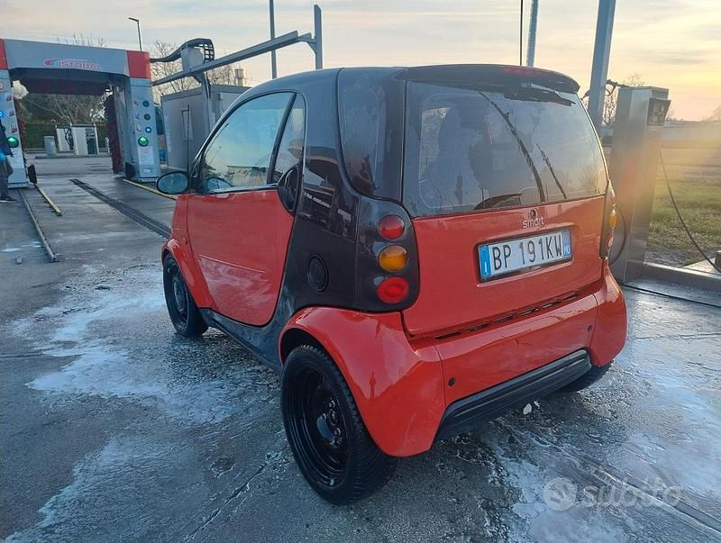 Usata Smart ForTwo Coupé 54 CV (39 kW) 2000 Rosso Coupé