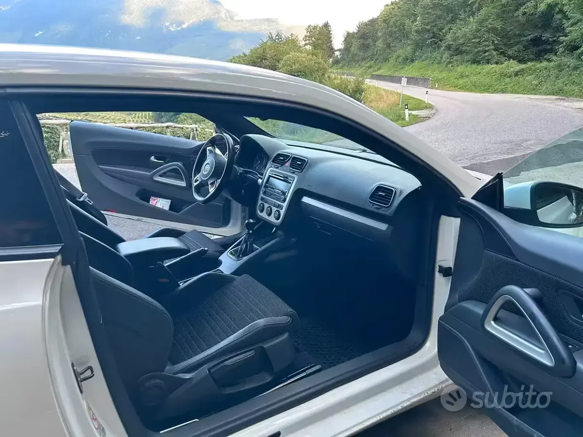 Usata VW Scirocco 160 CV (117 kW) 2009 Bianco Coupé
