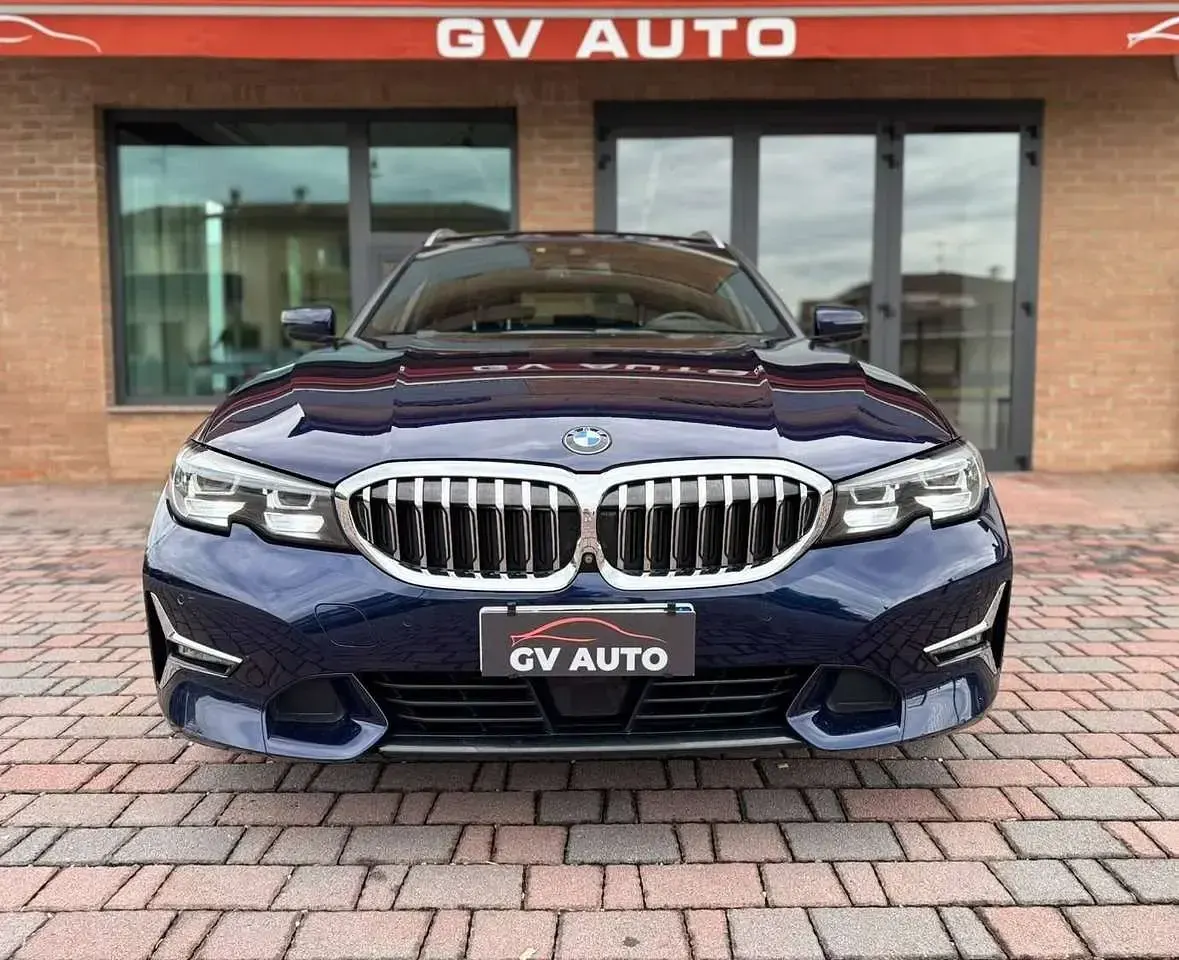 Usata BMW 330 Luxury Line 286 CV (210 kW) 2021 Blu/azzurro Station wagon