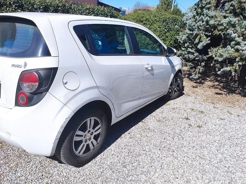 Usata Chevrolet Aveo LT 75 CV (55 kW) 2013 Bianco Berlina
