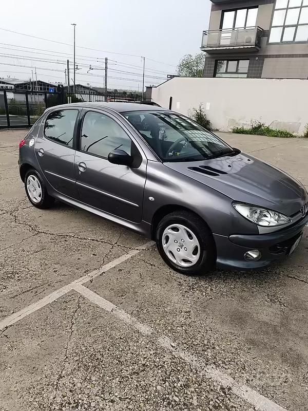Usata Peugeot 206 68 CV (50 kW) 2009 Grigio Berlina