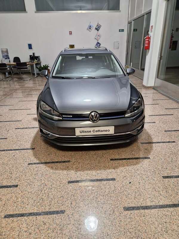 Grigio Usata 2019 VW Golf VII Executive Station wagon | 17.488 € (Cara) - Immagine 1/4
