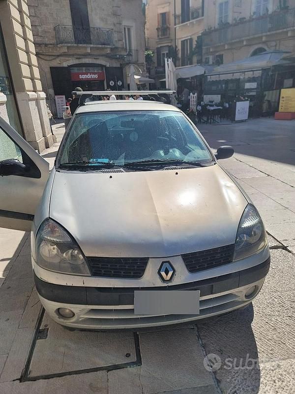 Usata Renault Clio II Expression 58 CV (42 kW) 2003 Grigio Berlina