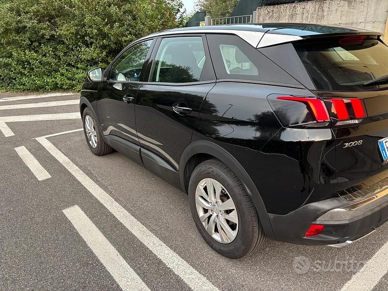 Usata Peugeot 3008 120 CV (88 kW) 2017 Nero SUV