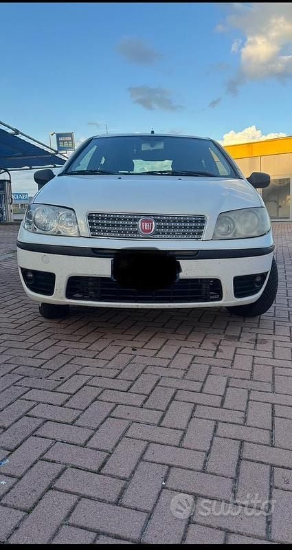 Usata Fiat Punto Dynamic 60 CV (44 kW) 2005 Bianco Utilitaria