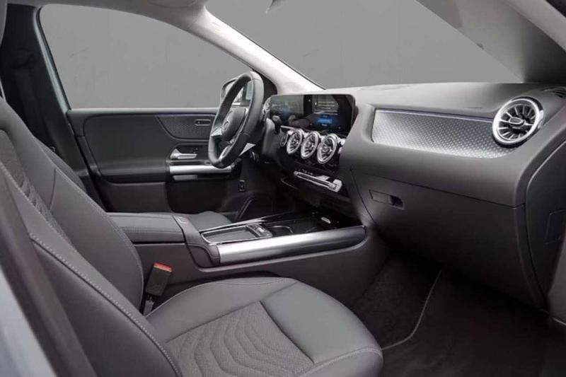 Usata Mercedes B200 Advanced 150 CV (110 kW) 2024 Argento Monovolume