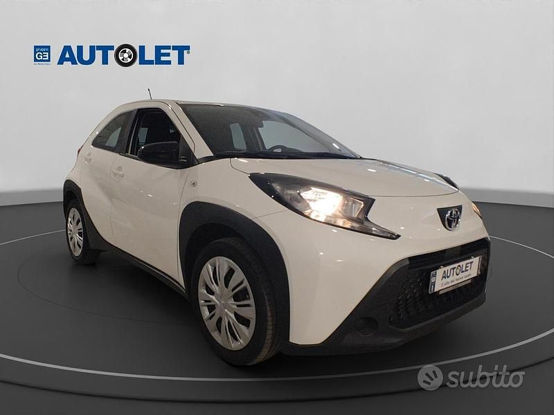 Begagnad Toyota Aygo X Active 72 HK (52 kW) 2022 Vit SUV