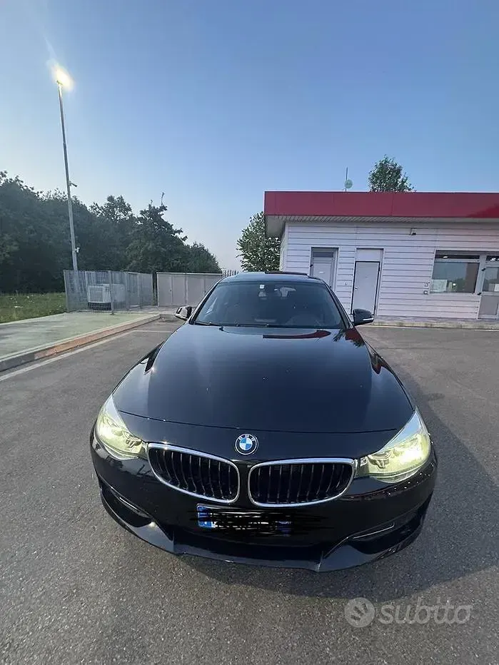 Usata BMW 318 Efficient Dynamics 150 CV (110 kW) 2017 Nero Berlina