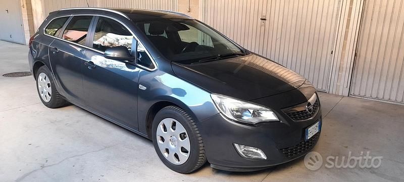 Usata Opel Astra Sport 115 CV (84 kW) 2011 Grigio Station wagon