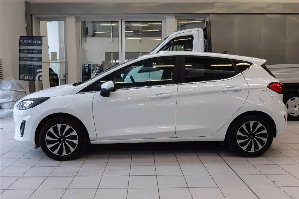 Usata Ford Fiesta Titanium 75 CV (55 kW) 2023 Bianco Utilitaria