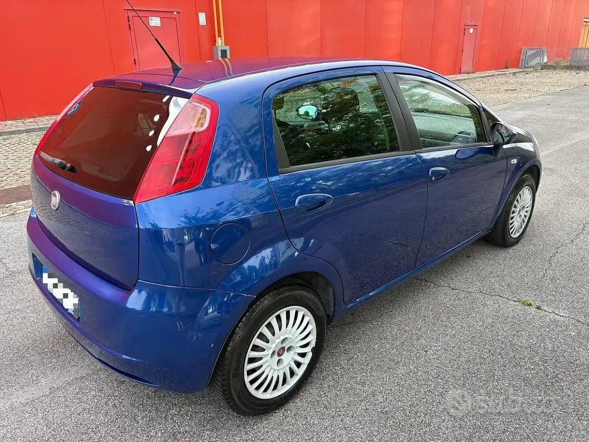 Usata Fiat Grande Punto 75 CV (55 kW) 2008 Bluazzurro Utilitaria