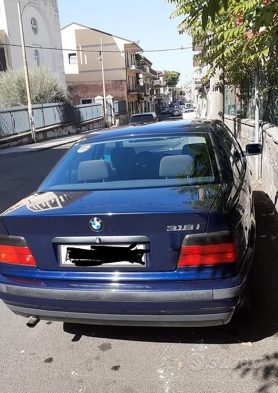 Usata BMW 318 1996 Blu Berlina