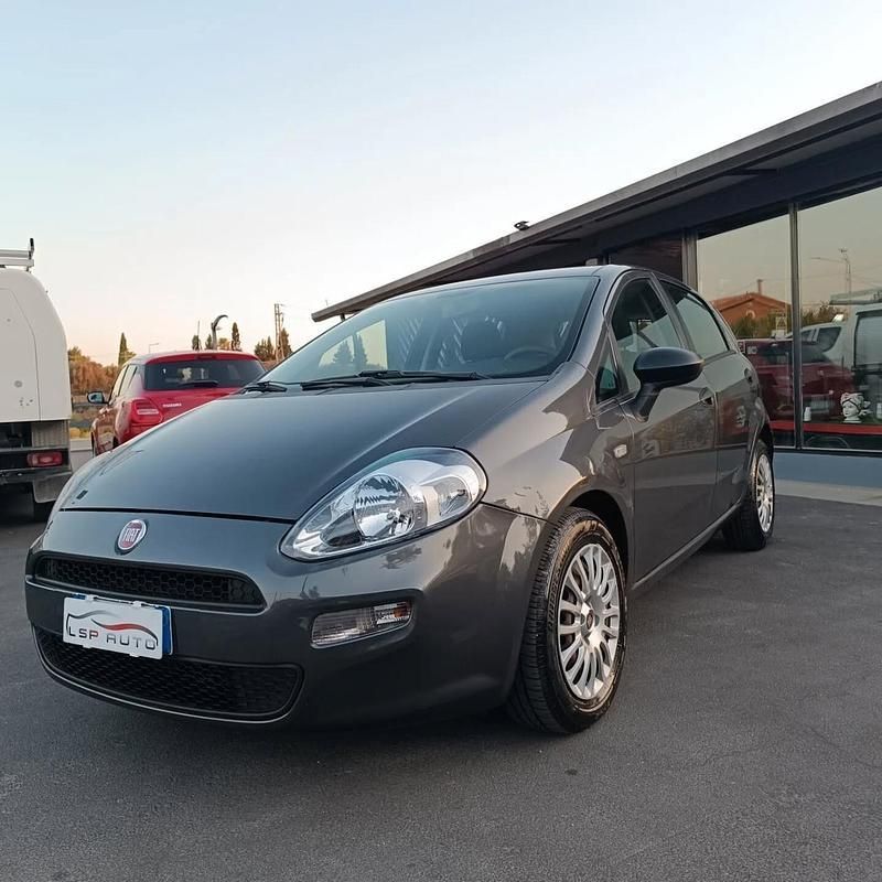Grigio Usata 2014 Fiat Punto Due volumi | 5990 € (Buon prezzo) - Immagine 1/4