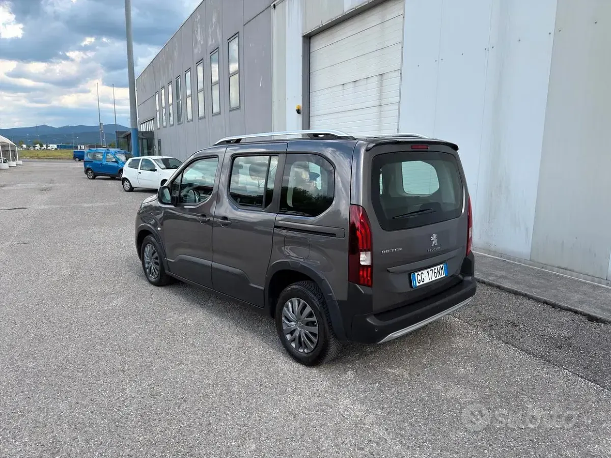 Usata Peugeot Rifter Active 110 CV (80 kW) 2021 Grigio platinum Monovolume