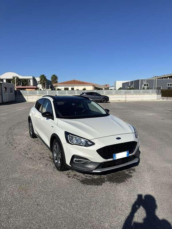 Begagnad Ford Focus Active 120 HK (88 kW) 2020 Beige Sedan