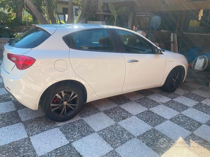 Usata Alfa Romeo Giulietta 105 CV (77 kW) 2014 Bianco Utilitaria
