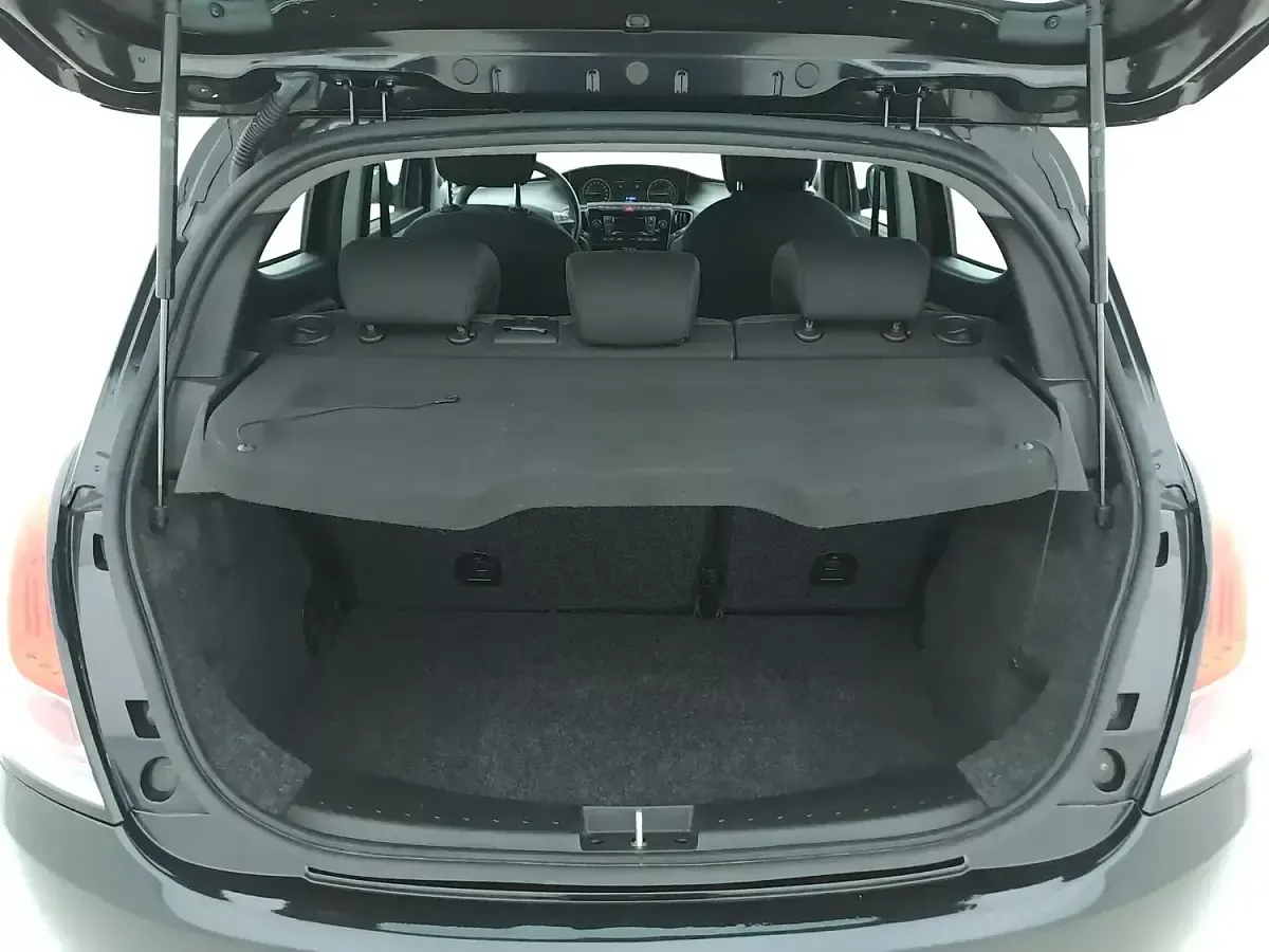 Usata Lancia Ypsilon Silver 70 CV (51 kW) 2022 Neronero Utilitaria