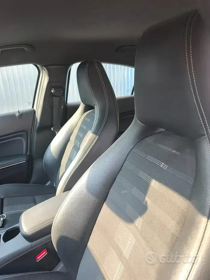 Usata Mercedes A180 109 CV (80 kW) 2017 Grigio Utilitaria