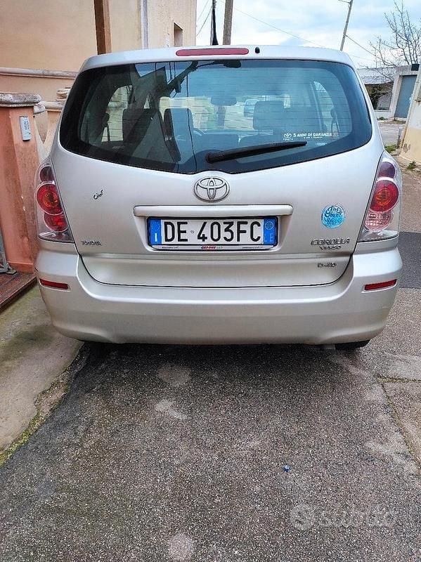 Usata Toyota Corolla 136 CV (100 kW) 2007 Grigio Monovolume