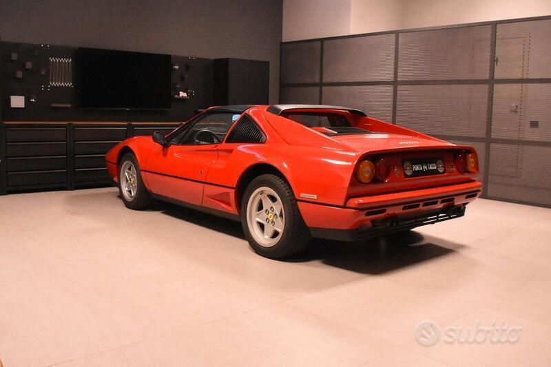 Usato 1986 Ferrari 208 2.0 Benzin 254 CV (100.000 €)