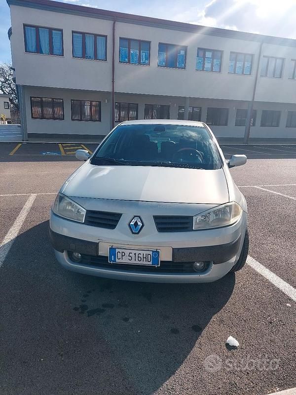 Usata Renault Mégane II 100 CV (73 kW) 2004 Grigio Berlina