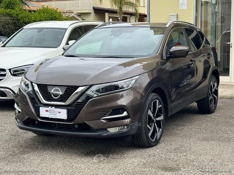 Usata Nissan Qashqai Tekna 131 CV (96 kW) 2018 Marrone SUV