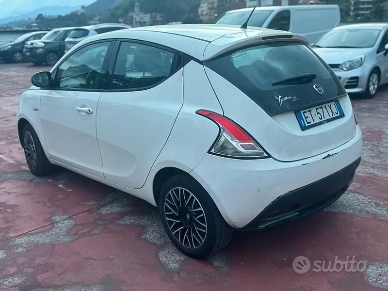 Usata Lancia Ypsilon 95 CV (69 kW) 2013 Bianco Utilitaria