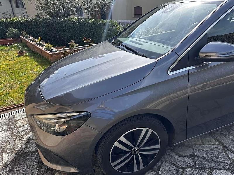 Usata Mercedes B180 116 CV (85 kW) 2021 Grigio Monovolume