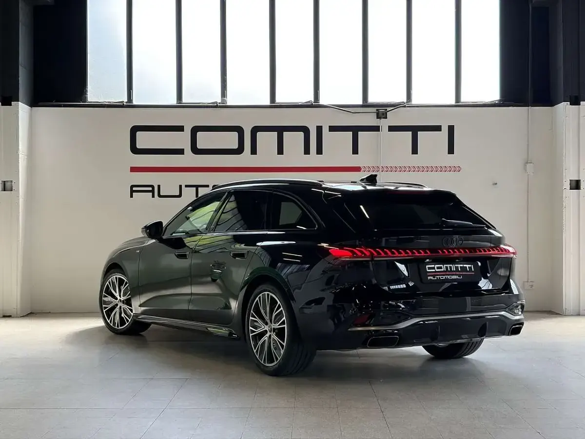 Usata Audi A5 S-Line 150 CV (110 kW) 2024 Nero mythos metallizzato Station wagon
